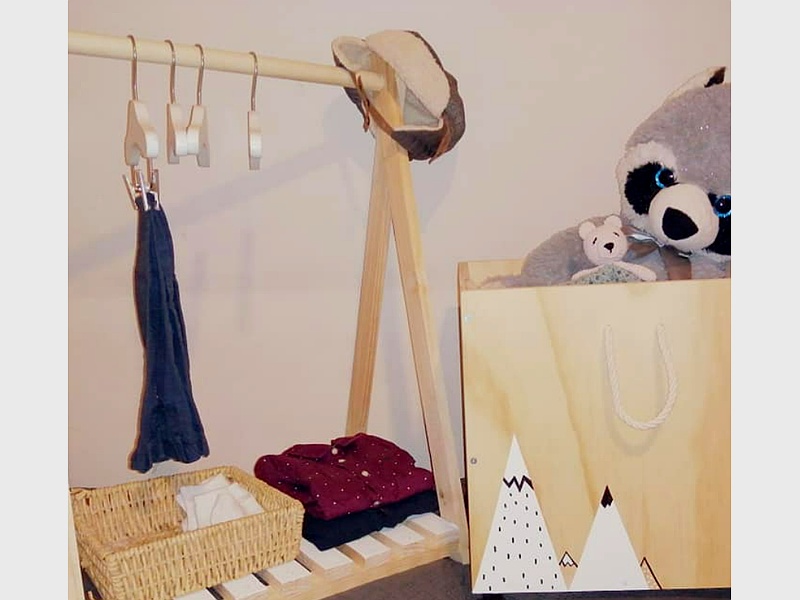 mueble cuelga ropa madera chile