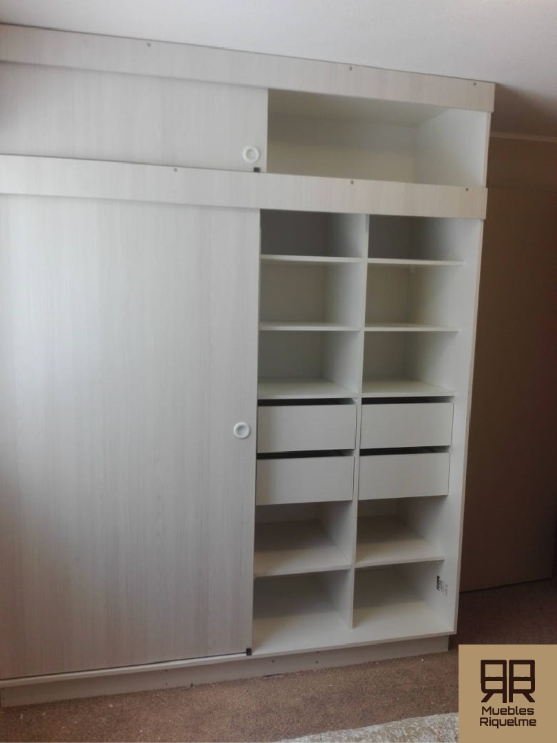 Closet Blanco de diseño a pared Chile