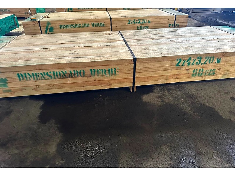 Madera dimensionada de pino Chile