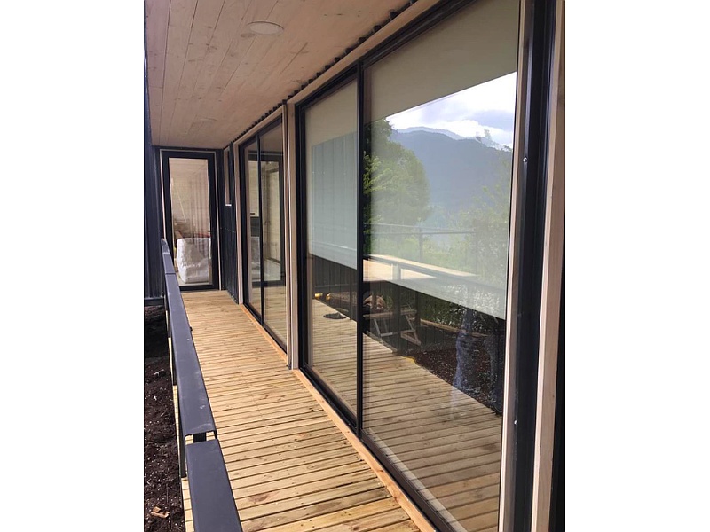 Pvc negro con termopanel incoloros Chile