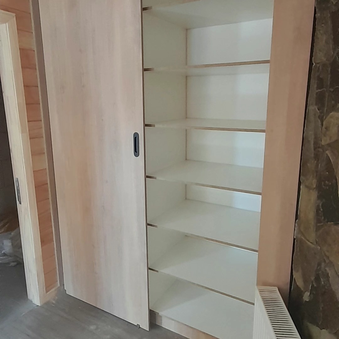 Closet de madera Clara de calidad Chile