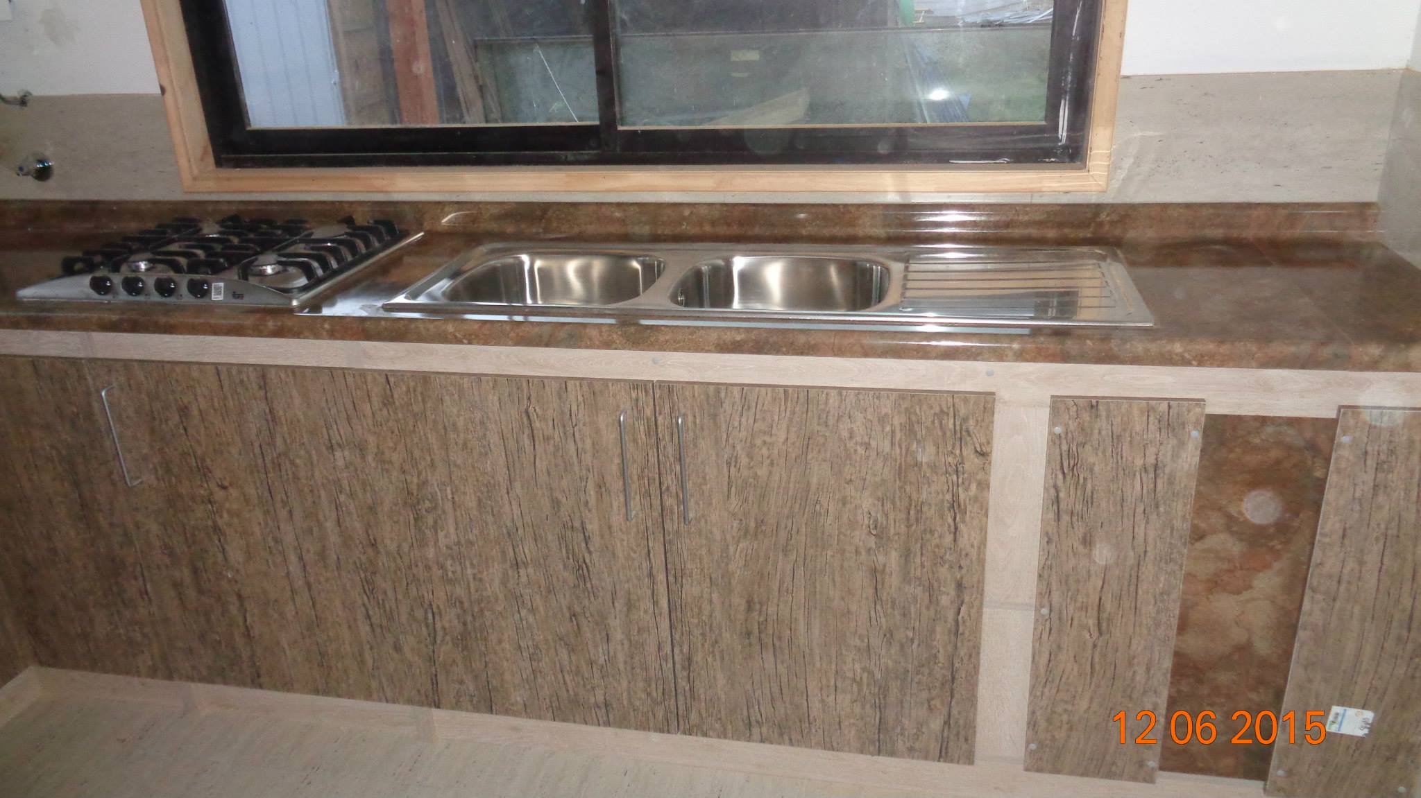 Mueble de cocina en madera refinada Chile