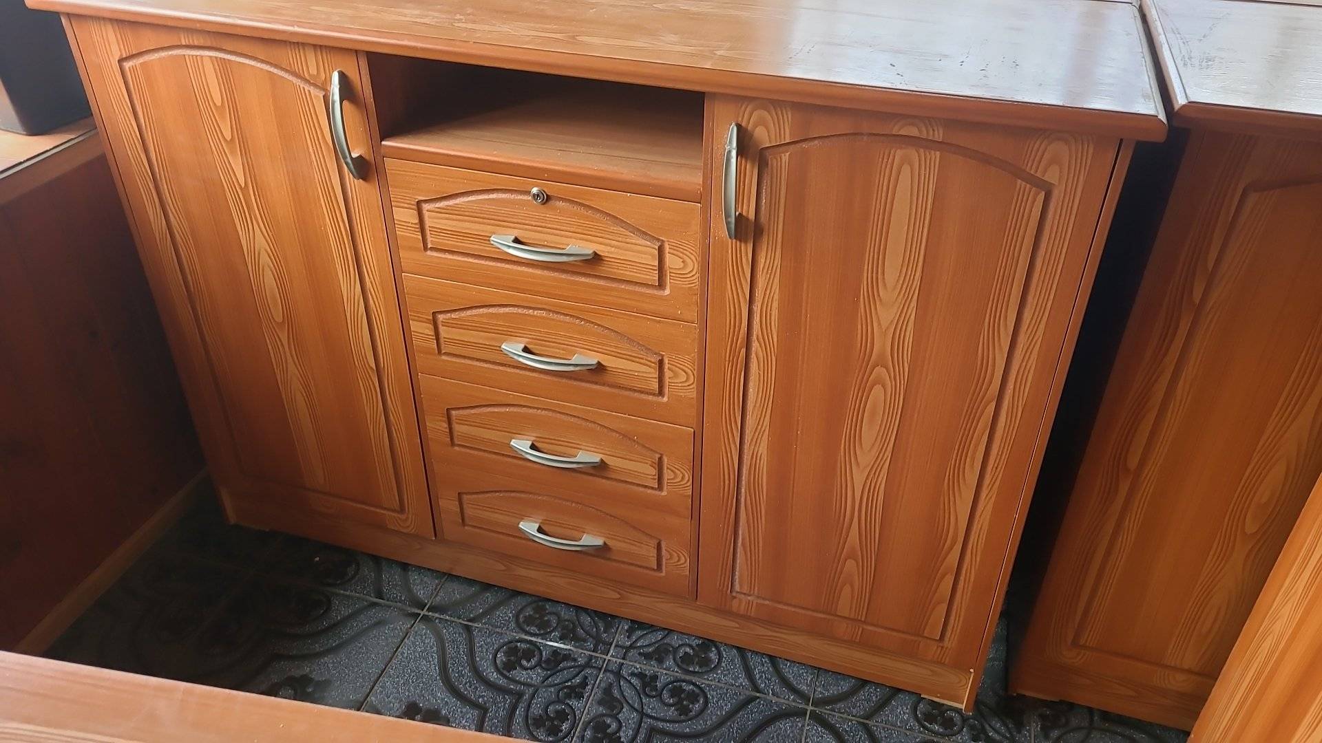Mueble de TV con cajones Chile