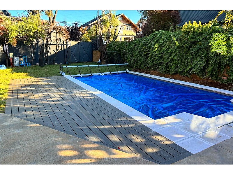 Piscina con terraza en deck Chile