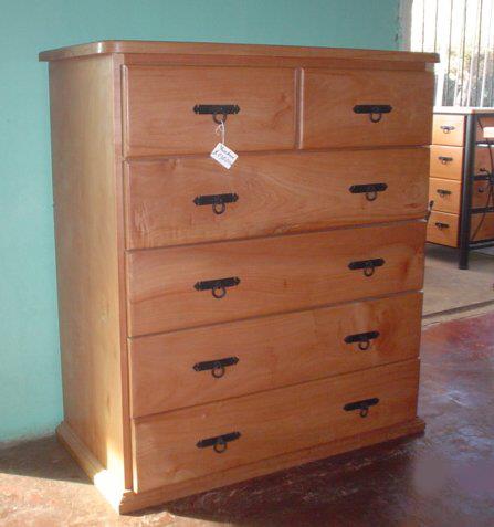 Mueble Cajonera de madera clasica Chile