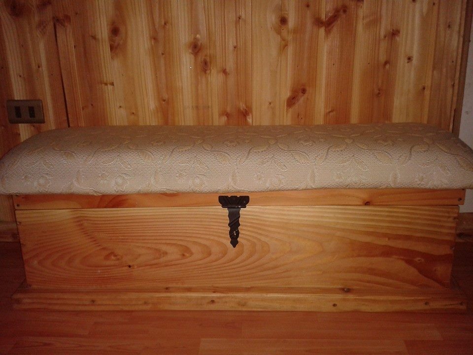 Puff con cajonera de madera Chile