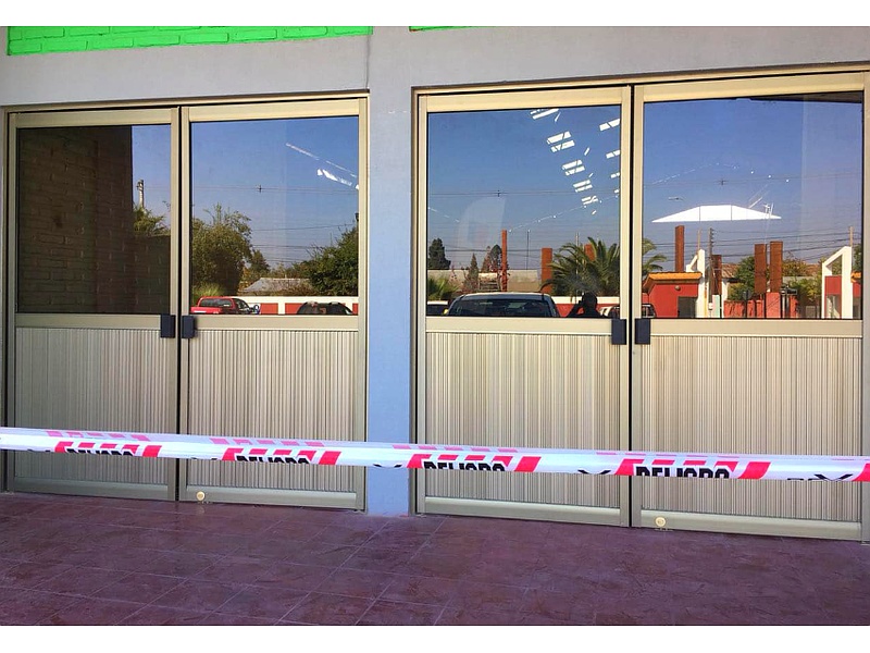 Puertas de aluminio con vidrio templado Chile