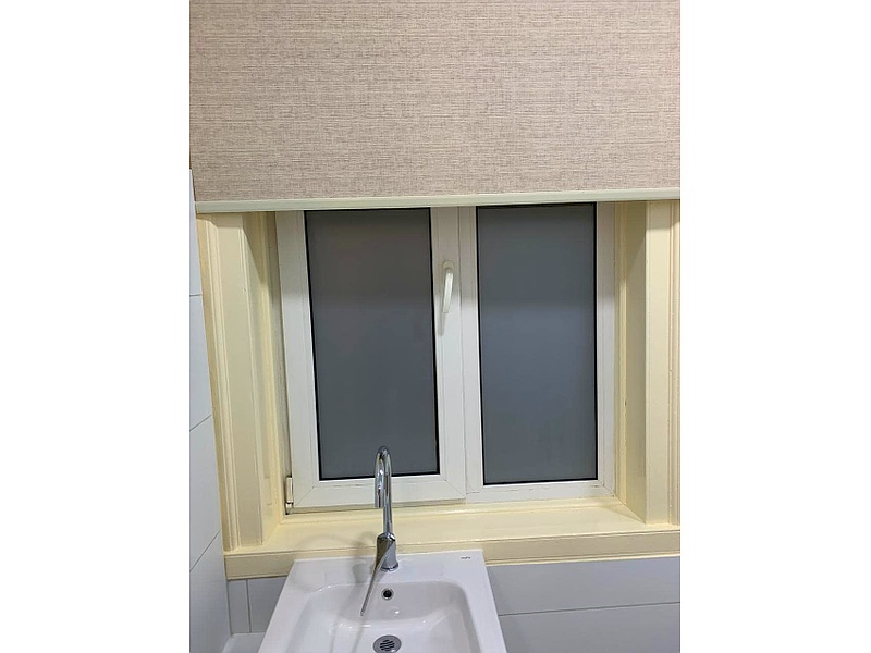 Ventana PVC en baño Chile