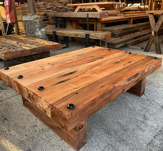 Mesa de centro robusta con pernos expuestos Chile