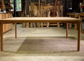 Mesa de comedor con banco de madera Chile