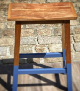Mesa auxiliar de madera con cajón Chile