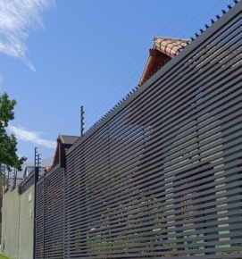 Cercado de madera para entradas residenciales Chile