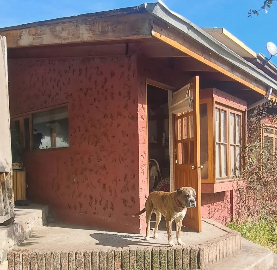 Construcción de casas de ladrillo rojo con detalles rústicos Chile
