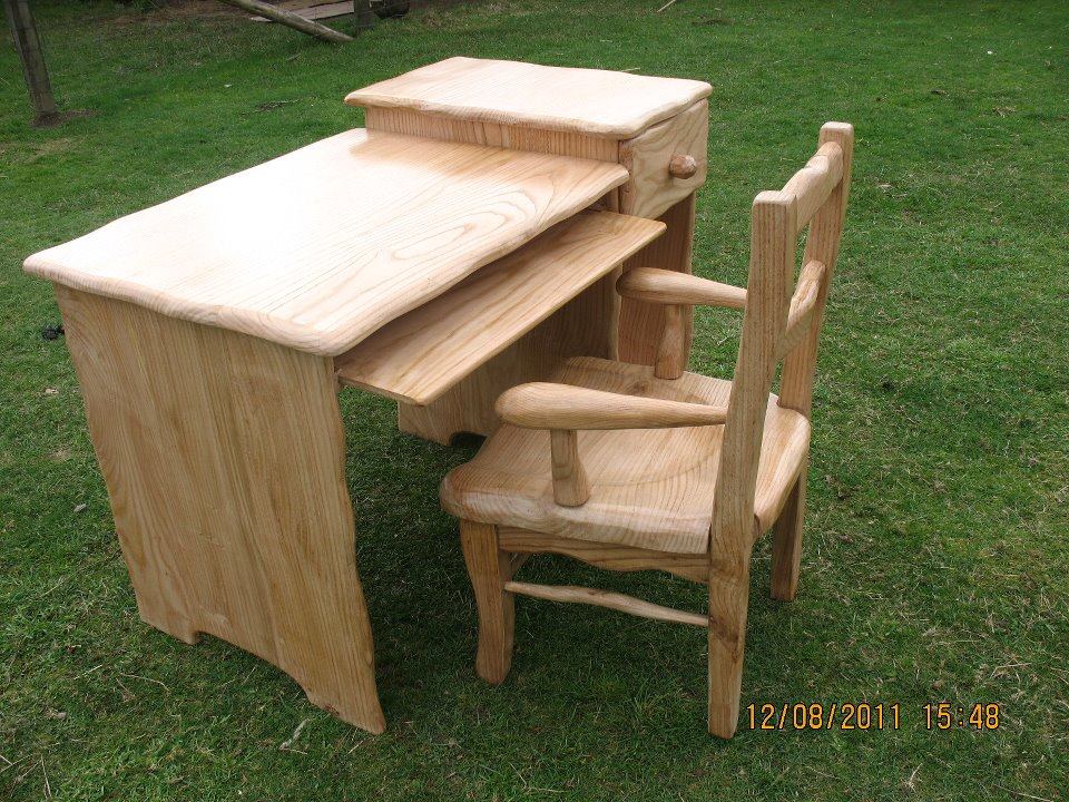 Mueble escritorio hecho en castaño Chile