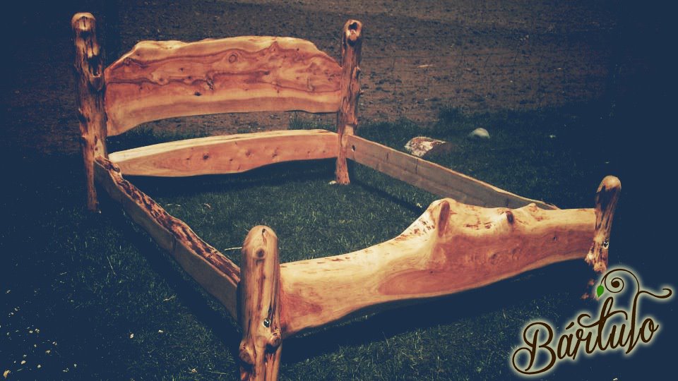 Cama rustica de madera Vintage Chile