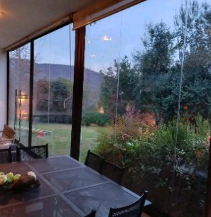 Ventanas de terraza con vista al jardín Chile