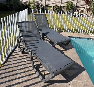 Sillas cama de piscina a rayas Chile