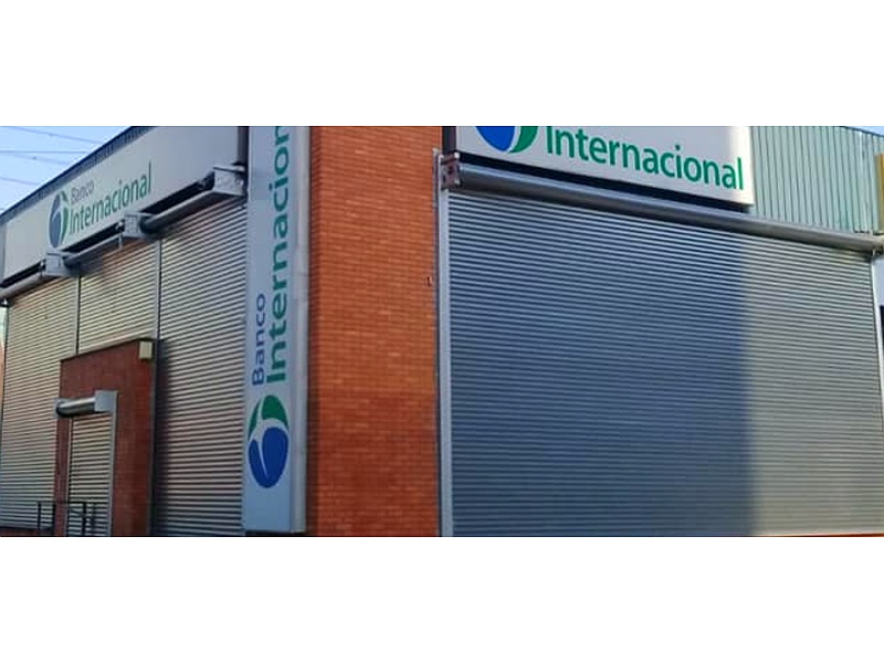 Instalación de cortinas metálicas Chile